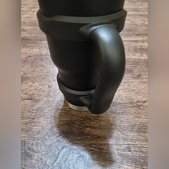 RTIC 24oz. Tumbler w/ Metal Straw and Removable Handle - Picture 6 of 7